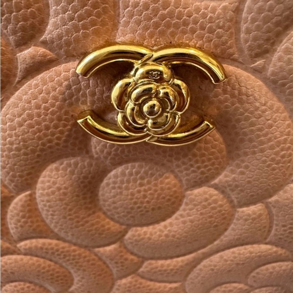 Chanel Tan Leather Embossed Clutch with Gold Turn-Lock logo - Picture 5 of 9